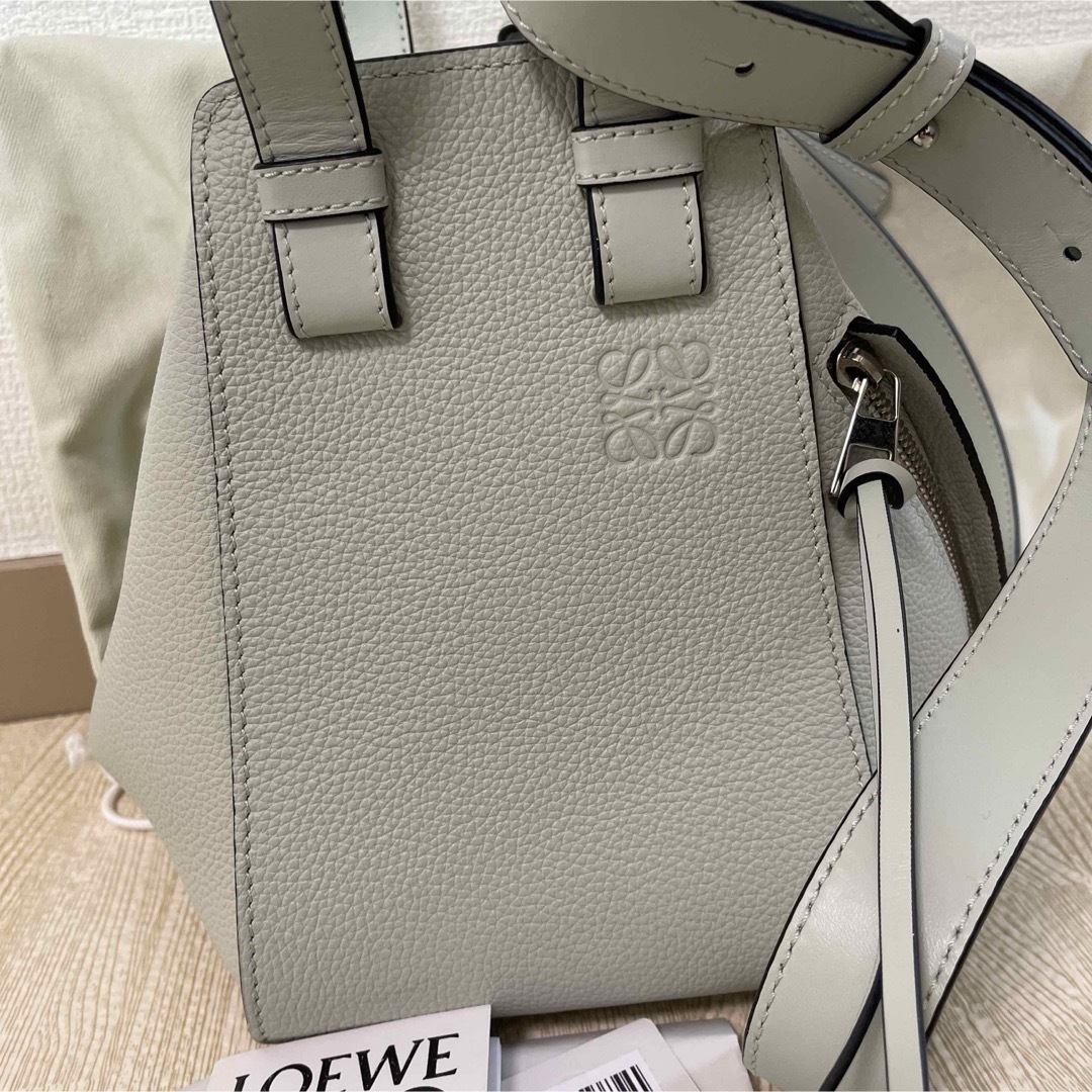 LOEWE(ロエベ)の美品！ LOEWE ロエベ ハンモック コンパクト ライトセラドン レディースのバッグ(ショルダーバッグ)の商品写真