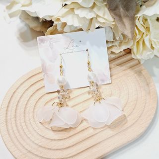 No...98♡花びら&コットンパール揺れる～上品/大人可愛いピアス/イヤリング(ピアス)