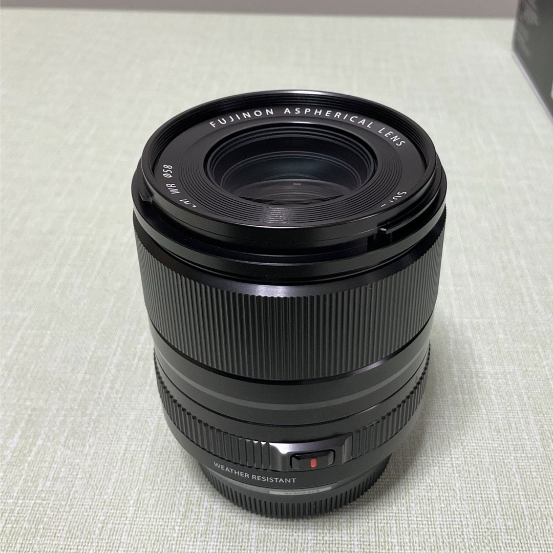 富士フイルム(フジフイルム)の専用出品　★新品同様★ XF33mmF1.4 R LM WR スマホ/家電/カメラのカメラ(レンズ(単焦点))の商品写真