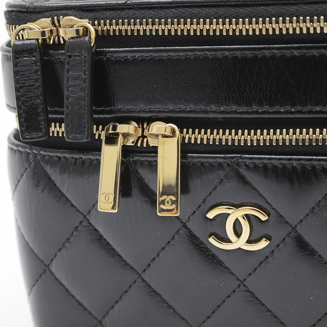 CHANEL(シャネル)のシャネル マトラッセ バニティ チェーンバッグ シャイニーカーフ ブラック AP レディースのバッグ(ショルダーバッグ)の商品写真