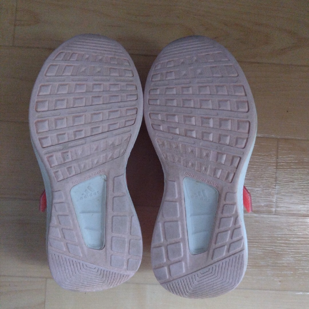 adidas(アディダス)のadidas　スニーカー キッズ/ベビー/マタニティのキッズ靴/シューズ(15cm~)(スニーカー)の商品写真