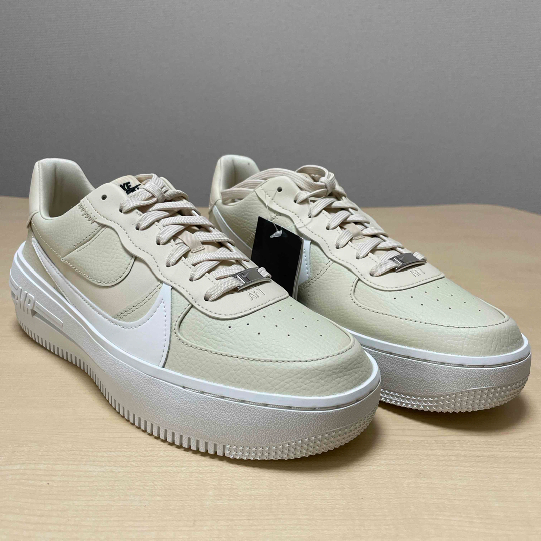 NIKE(ナイキ)のNIKE (WMNS)AIR FORCE 1 PLT.AF.ORM メンズの靴/シューズ(スニーカー)の商品写真