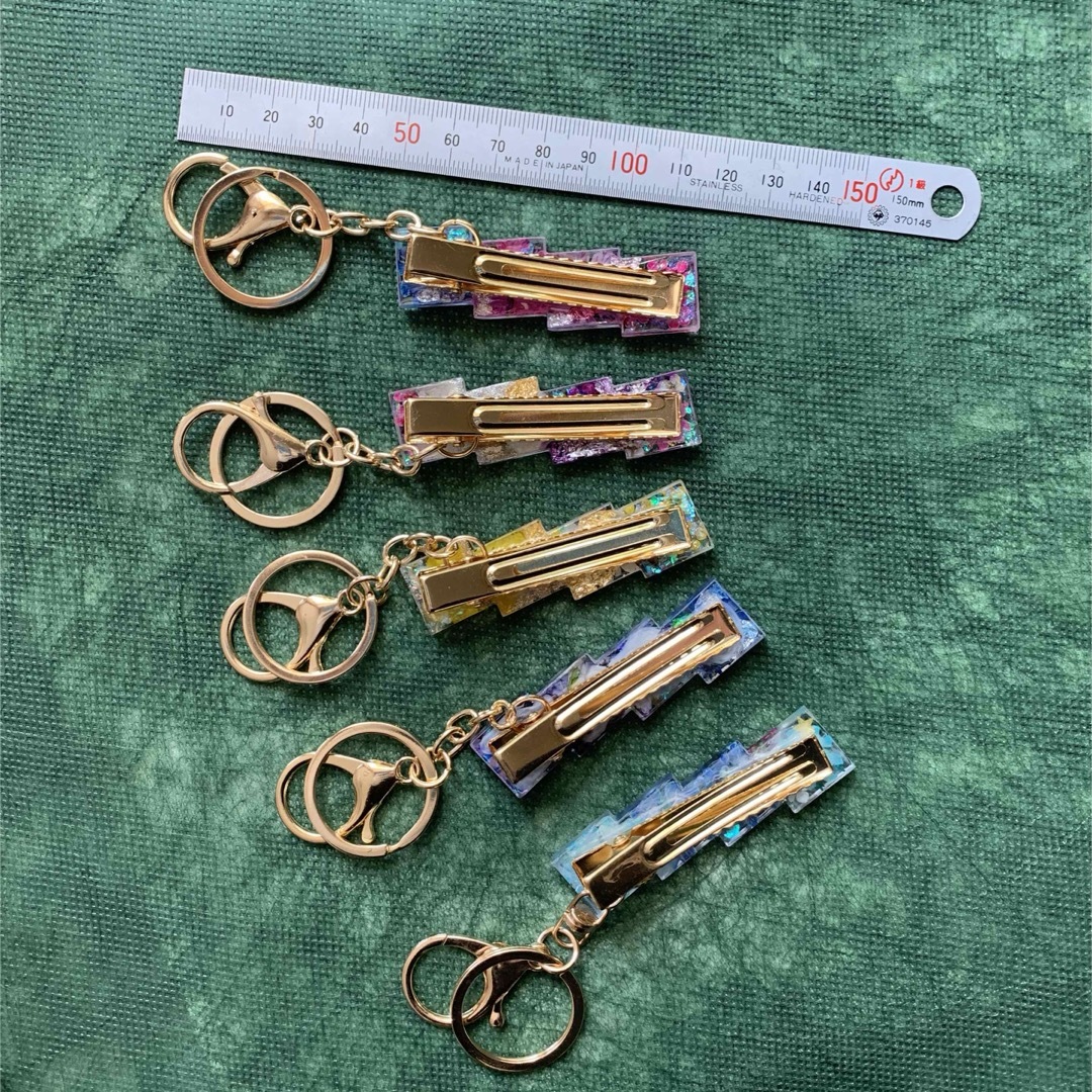 R129 キークリップ　ハンドメイド　ドライフラワー　レジン ハンドメイドのアクセサリー(キーホルダー/ストラップ)の商品写真