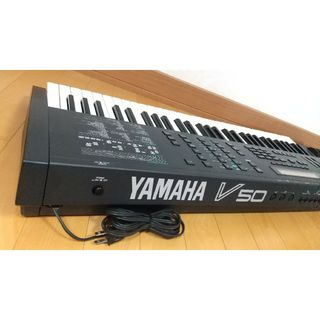 ヤマハ(ヤマハ)のYAMAHA V50 ヴィンテージ シンセサイザー 小室哲哉 FM音源(キーボード/シンセサイザー)