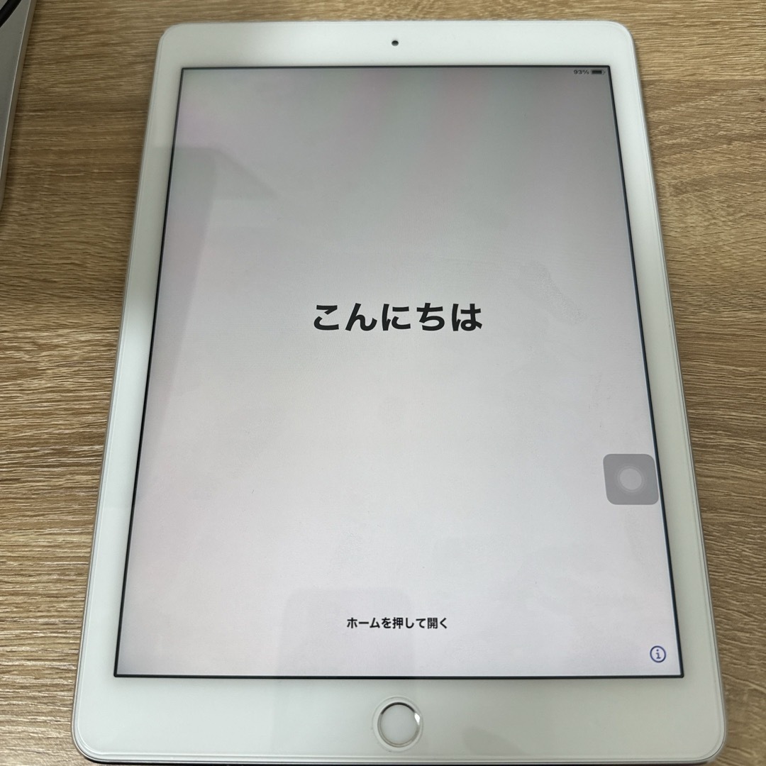 Apple(アップル)のアップル iPad Pro 9.7 インチ WiFi 128GB シルバー スマホ/家電/カメラのPC/タブレット(タブレット)の商品写真