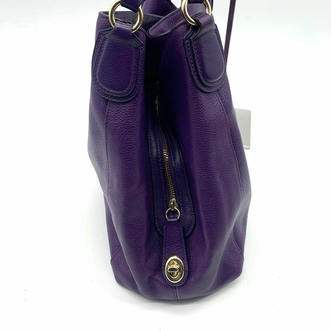 COACH(コーチ)の未使用級　コーチ ワンショルダーバッグ 紫 シボ革 肩掛け レディースのバッグ(ハンドバッグ)の商品写真