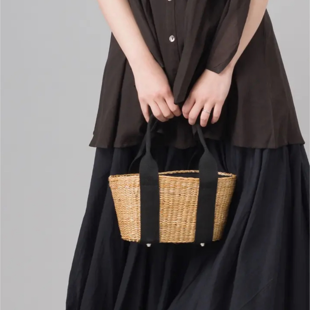 nina fina かごバッグ S ベージュ 巾着バッグ  OMNES オムネス レディースのバッグ(かごバッグ/ストローバッグ)の商品写真