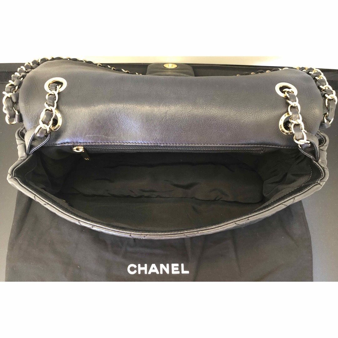 CHANEL(シャネル)のCHANEL マトラッセチェーンアラウンド　ショルダーバッグ正規品　ほぼ未使用 レディースのバッグ(ショルダーバッグ)の商品写真