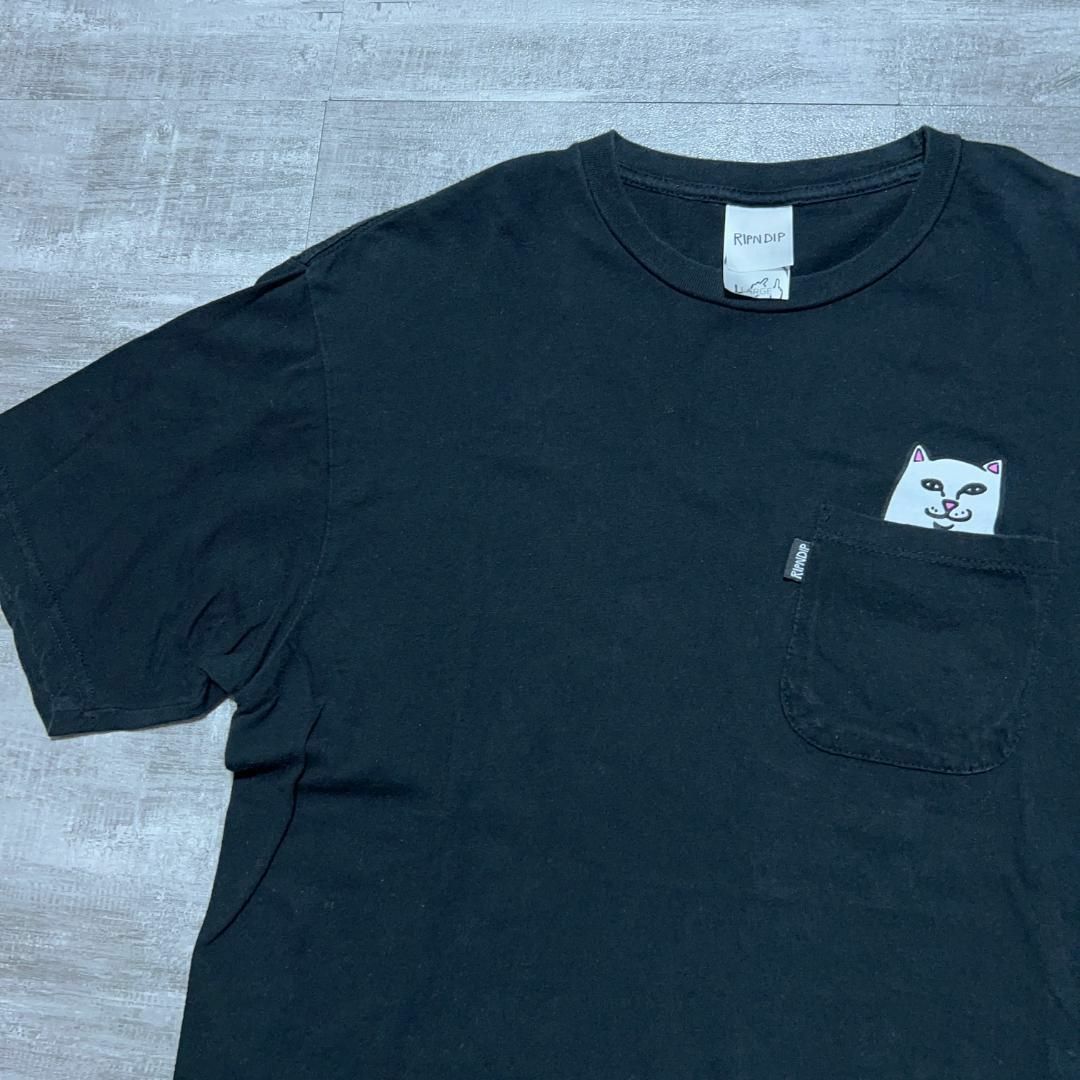 RIPNDIP(リップンディップ)のRIPNDIP リップンディップ ポケットTシャツ 黒 ブラック L ネコ メンズのトップス(Tシャツ/カットソー(半袖/袖なし))の商品写真