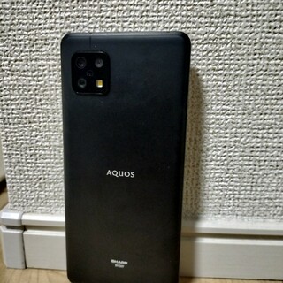 シャープ(SHARP)のAQUOS sense6s SHG07 ブラック 64 GB(スマートフォン本体)