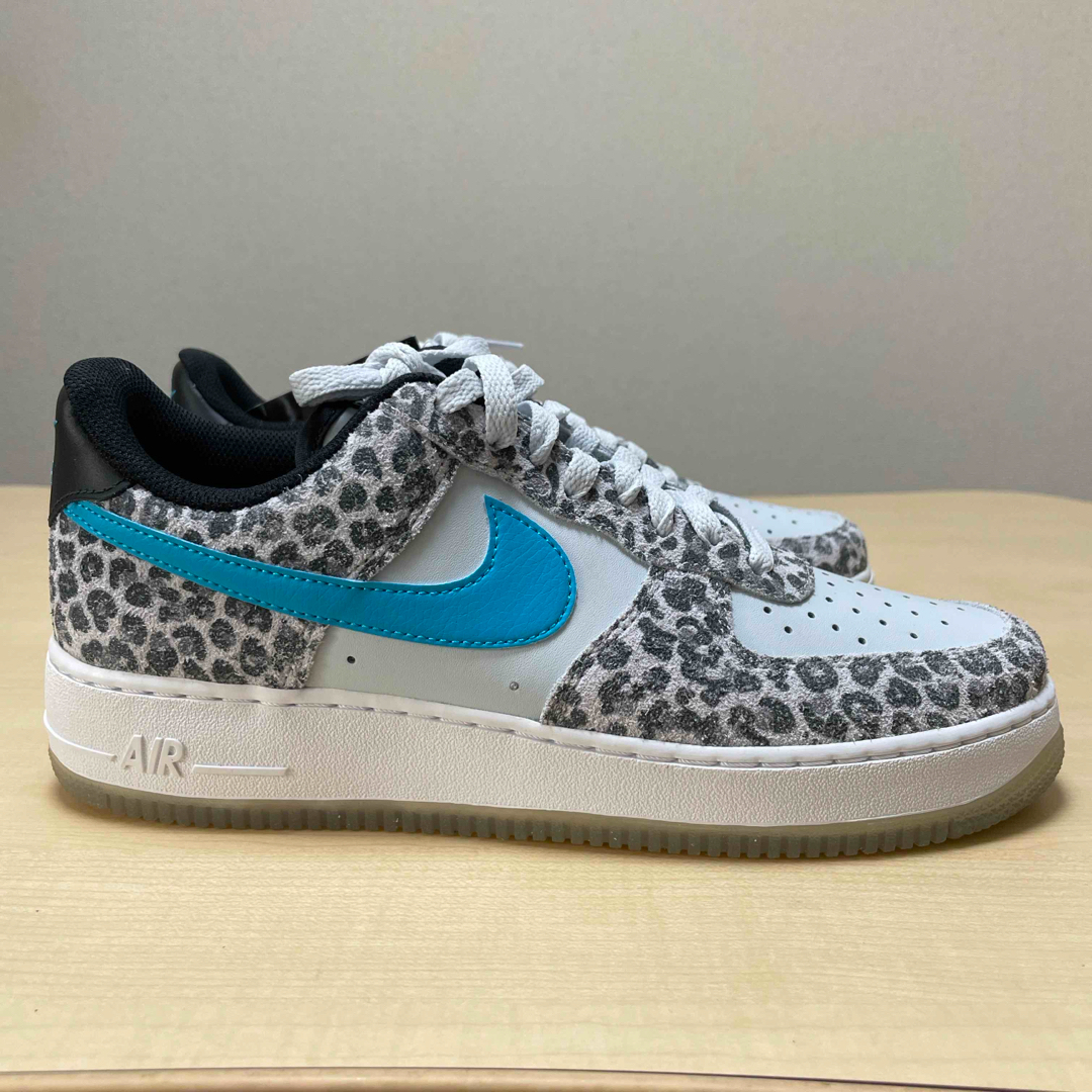 NIKE(ナイキ)のNIKE AIR FORCE 1 '07 PRM PURE PLATINUM メンズの靴/シューズ(スニーカー)の商品写真