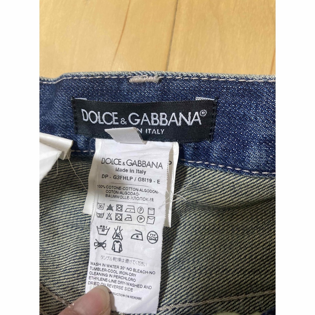 DOLCE&GABBANA(ドルチェアンドガッバーナ)のドルチェ&ガッバーナ　デニム　ダメージ　ダメージデニム　シルバープレート メンズのパンツ(デニム/ジーンズ)の商品写真