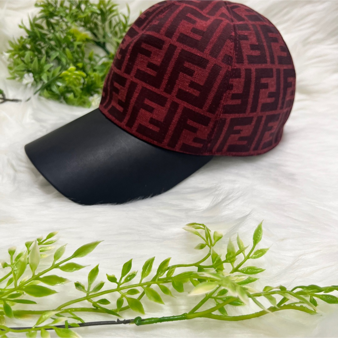 FENDI(フェンディ)の美品FENDI ROMA フェンディ ズッカ キャンバス レザー キャップ  メンズの帽子(キャップ)の商品写真