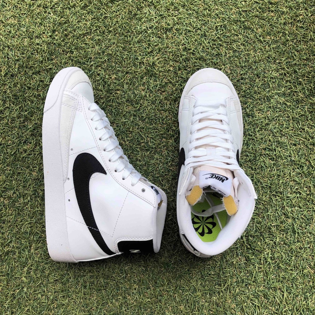 NIKE(ナイキ)の美品23.5 NIKE BLAZER MID '77 ナイキ ブレザー HA95 レディースの靴/シューズ(スニーカー)の商品写真