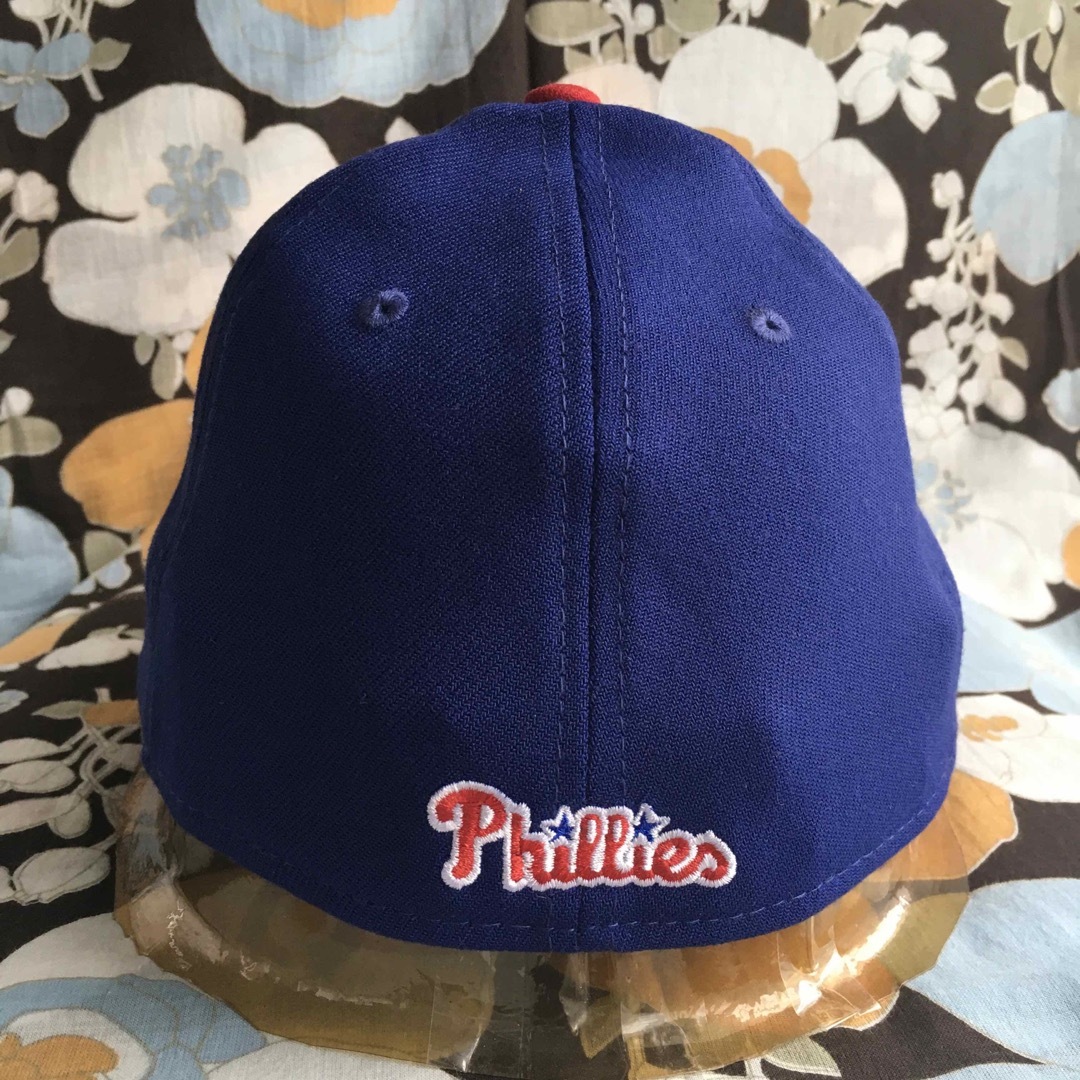 MLB(メジャーリーグベースボール)のPhilliesフィリーズUS限定newera39THIRTYキャップ帽子1点物 スポーツ/アウトドアの野球(応援グッズ)の商品写真