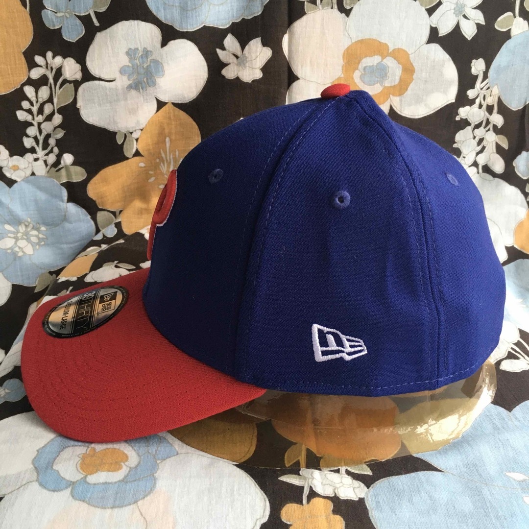 MLB(メジャーリーグベースボール)のPhilliesフィリーズUS限定newera39THIRTYキャップ帽子1点物 スポーツ/アウトドアの野球(応援グッズ)の商品写真