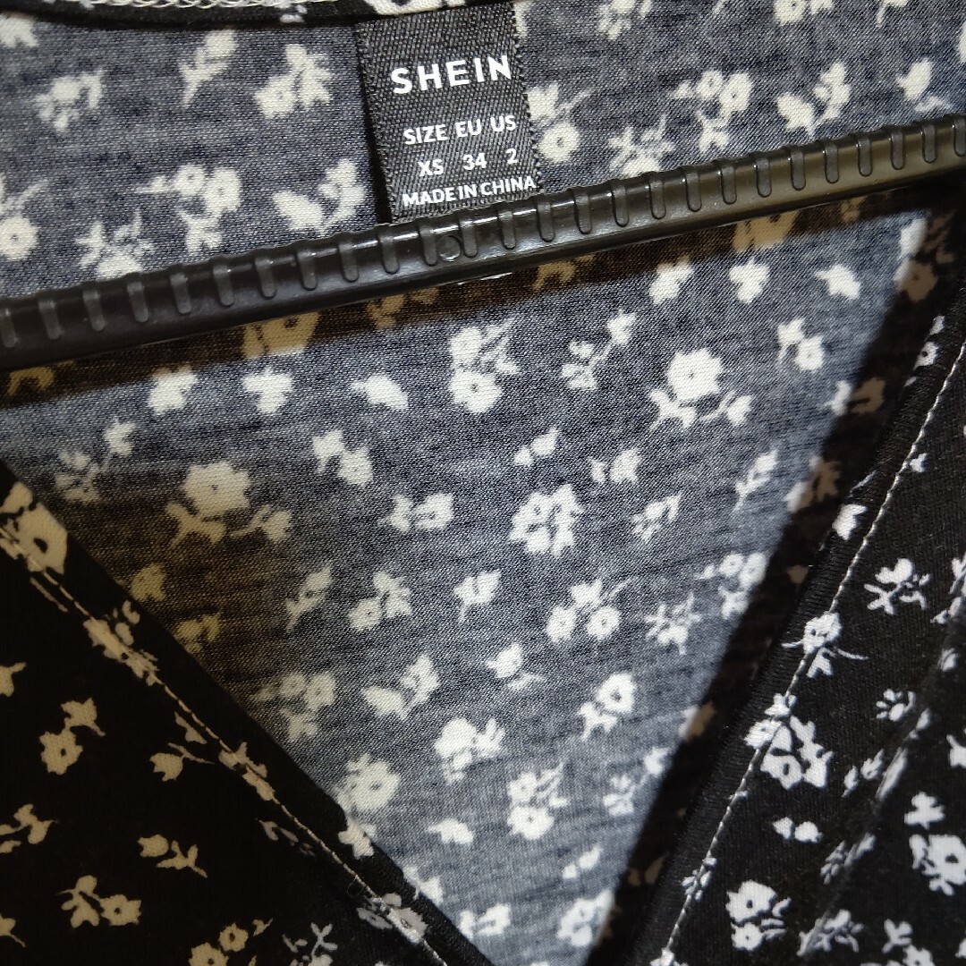 SHEIN(シーイン)のSHEIN ワンピース 花柄 美品 カシュクール レディースのワンピース(ミニワンピース)の商品写真