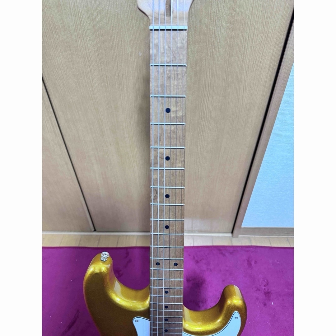 PLAYTECH  ストラトキャスター Gold カーボナイズドメープルネック 楽器のギター(エレキギター)の商品写真