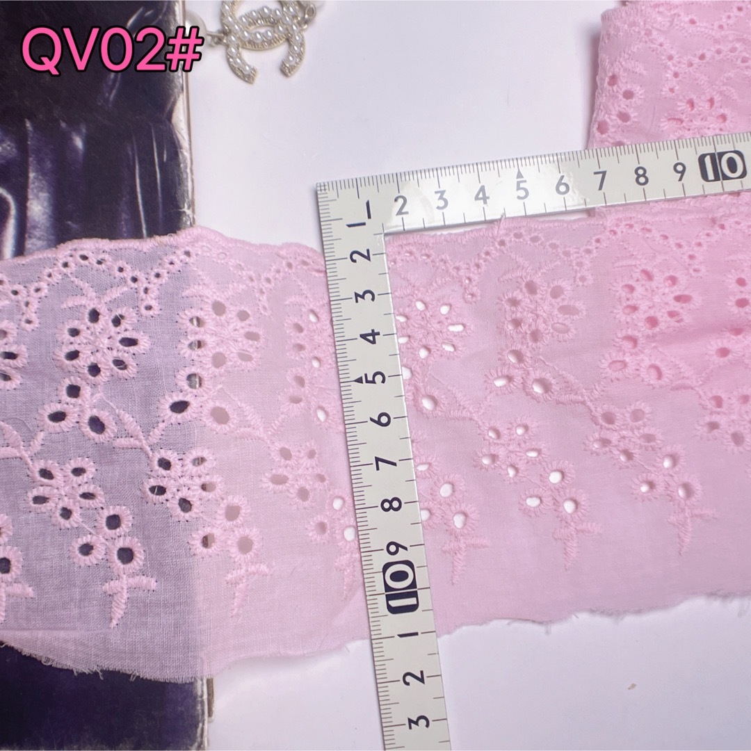 ★新品★QV02# 桜ピンク　パンチング　花柄　刺繍　綿　コットン　生地　材料 ハンドメイドの素材/材料(生地/糸)の商品写真