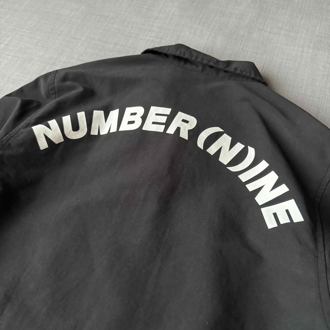 NUMBER (N)INE(ナンバーナイン)の美品 NUMBER NIKE アーチロゴ コーチジャケット ブラック S メンズのジャケット/アウター(ナイロンジャケット)の商品写真