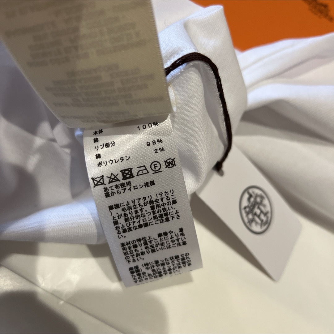 Hermes(エルメス)の新品未使用 エルメス レディース Tシャツ 刺繍入りポケット 36 レディースのトップス(シャツ/ブラウス(半袖/袖なし))の商品写真