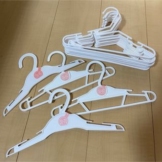 西松屋 - 【美品】ベビーハンガー 16本 出産準備 ベビー用品 赤ちゃんグッズ