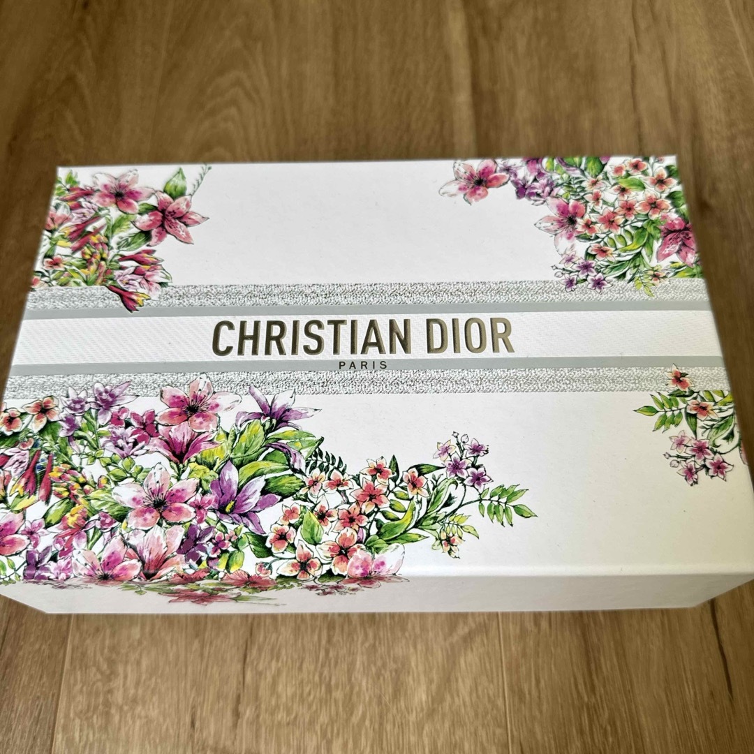 Dior(ディオール)のdior 空箱 インテリア/住まい/日用品のオフィス用品(ラッピング/包装)の商品写真