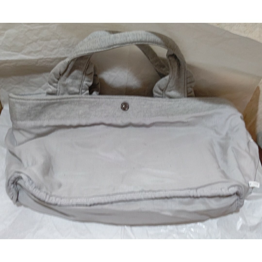 PEACH JOHN(ピーチジョン)のPJ ピーチジョン スエットフリルショルダートートバッグ Lサイズ ライトグレー レディースのバッグ(ショルダーバッグ)の商品写真