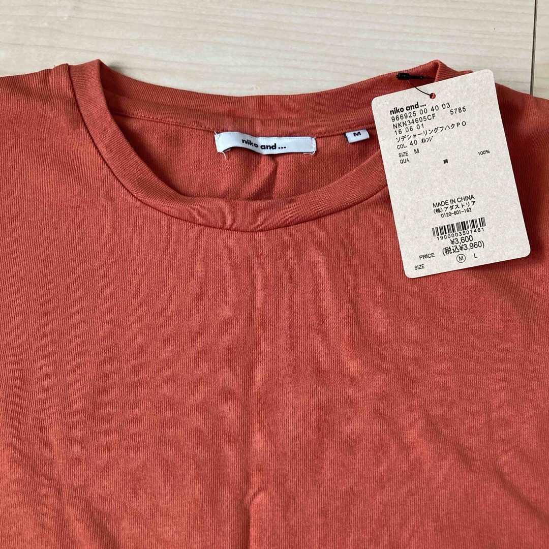 新品　綿カットソー　半袖Ｔシャツ　袖シャーリング　女性　Ｍ　オレンジ色　橙色 メンズのトップス(Tシャツ/カットソー(半袖/袖なし))の商品写真