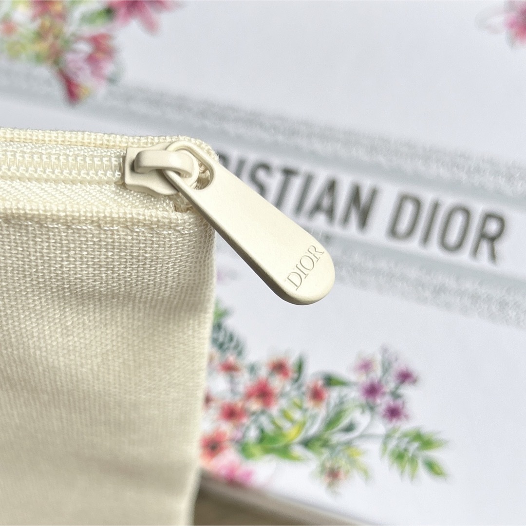 Christian Dior(クリスチャンディオール)の◆非売品◆Dior ノベルティ フラワー ポーチ レディースのファッション小物(ポーチ)の商品写真