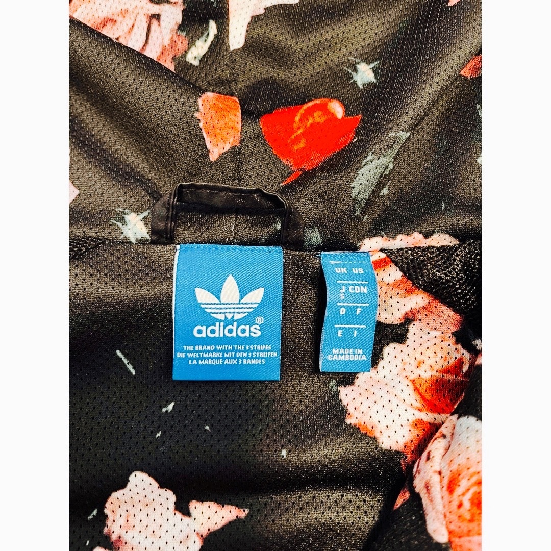 Originals（adidas）(オリジナルス)のアディダス オリジナルス バラ柄 ウィンドブレーカー  レディースのトップス(パーカー)の商品写真