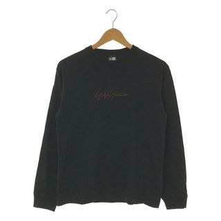 ヨウジヤマモト(Yohji Yamamoto)のYOHJI YAMAMOTO / ヨウジヤマモト | × NEW ERA ニューエラコラボ ロゴ刺しゅう ロングスリーブTシャツ | S | ブラック | メンズ(Tシャツ/カットソー(七分/長袖))