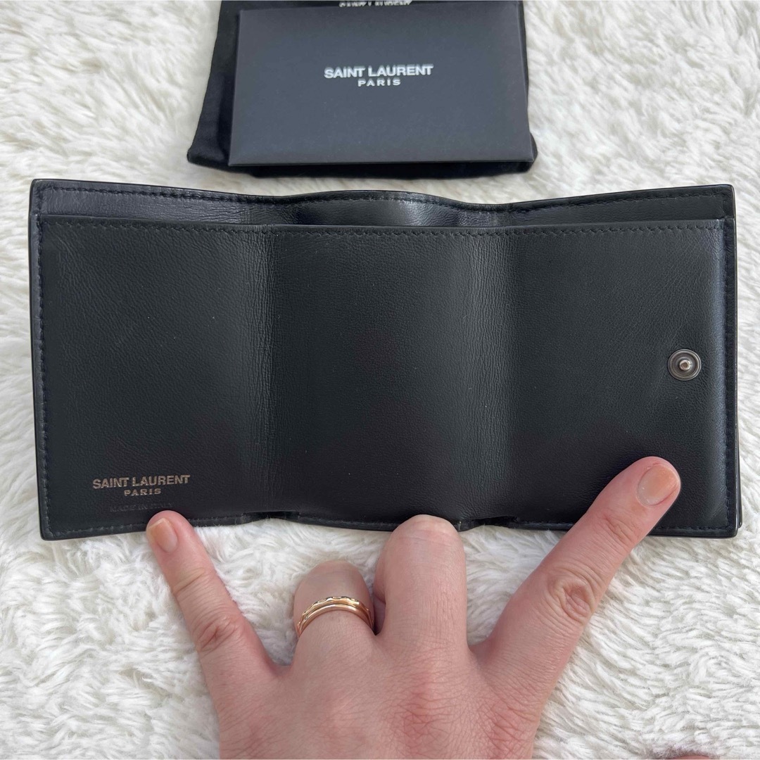 Saint Laurent(サンローラン)の綺麗！SAINT LAURENT サンローラン 三つ折り財布 折財布  黒×黒 レディースのファッション小物(財布)の商品写真