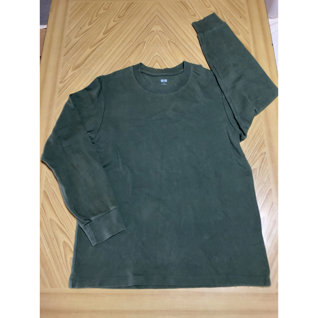 UNIQLO(ユニクロ)の996）【UNIQLO】Mサイズ長袖Tシャツ2枚（紺＆緑／毛玉有り・中古） メンズのトップス(Tシャツ/カットソー(七分/長袖))の商品写真