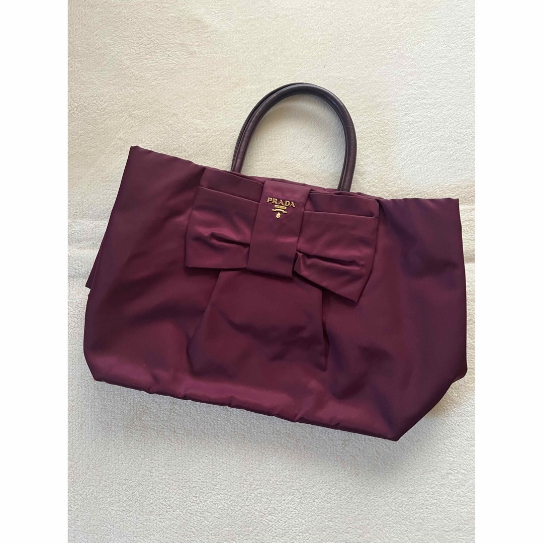 使い勝手の良い PRADA 花柄レースリボンバッグ 黒+ピンク 美品 使い勝手の良い PRADA 花柄レースリボンバッグ 黒+ピンク 美品