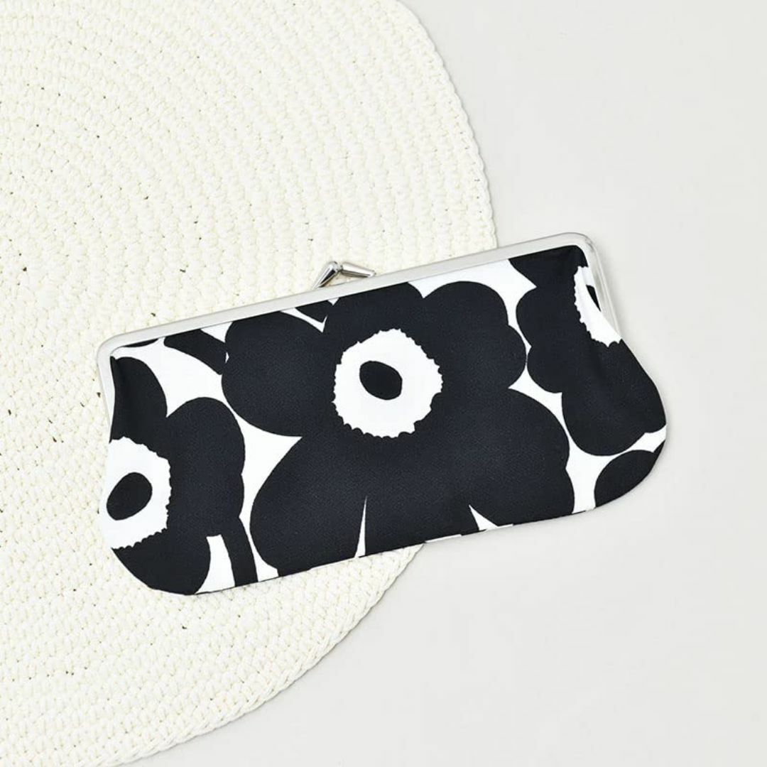 【色: ブラック×ホワイト】[marimekko] Silmalasi Kukk レディースのバッグ(その他)の商品写真