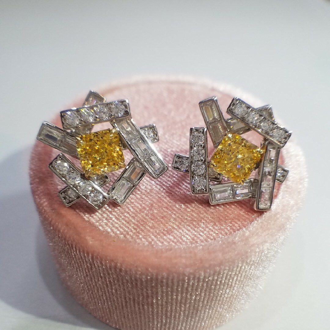 在庫セール！最高級ソナイエローダイヤモンド クロスピアス レディースのアクセサリー(ピアス)の商品写真