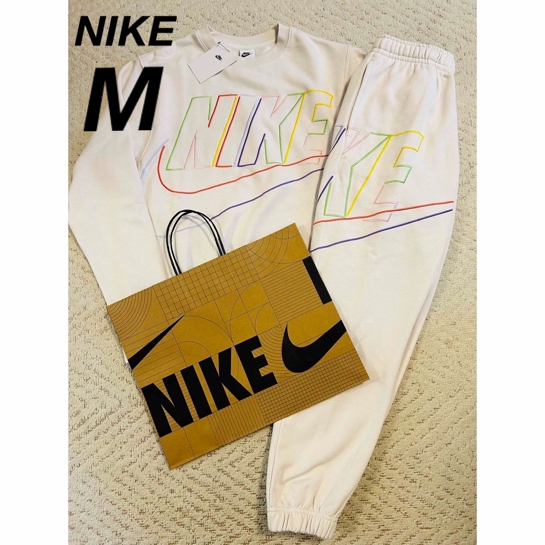 NIKE(ナイキ)の【希少・新品】NIKE ロゴ刺繍セットアップ 上下 白 Mサイズ　ショッパー付き メンズのトップス(スウェット)の商品写真