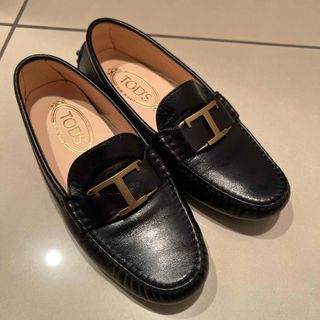 トッズ(TOD'S)のT タイムレス ゴンミーニ レザー ドライビング シューズ (ローファー/革靴)