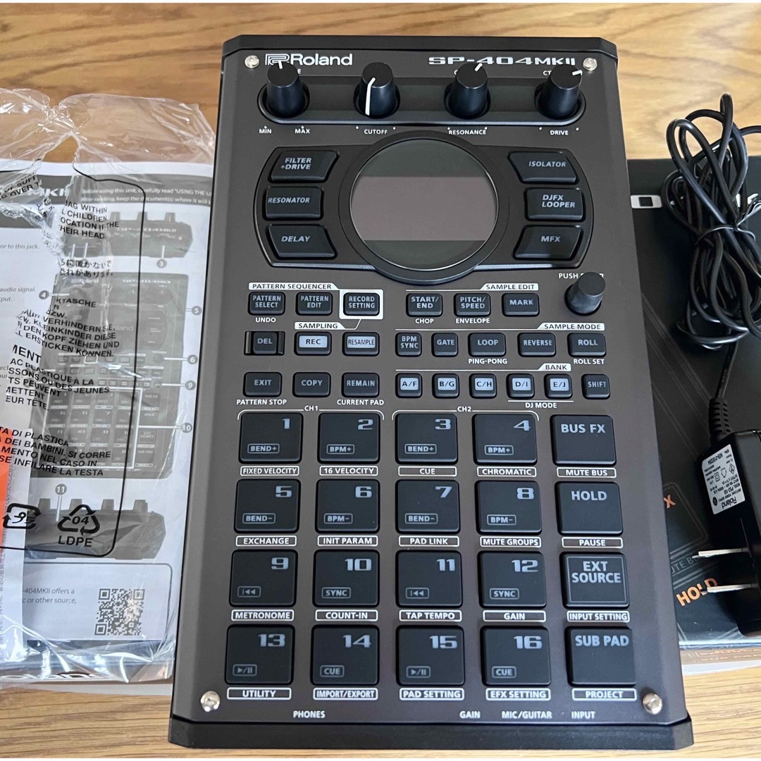 Roland(ローランド)のRoland SP-404MK2 新古品　 楽器のDJ機器(その他)の商品写真