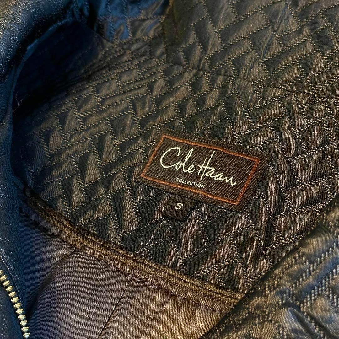 Cole Haan(コールハーン)のコールハーン　コレクション　光沢生地　キルティングコート　ダークブラウン　S レディースのジャケット/アウター(ブルゾン)の商品写真
