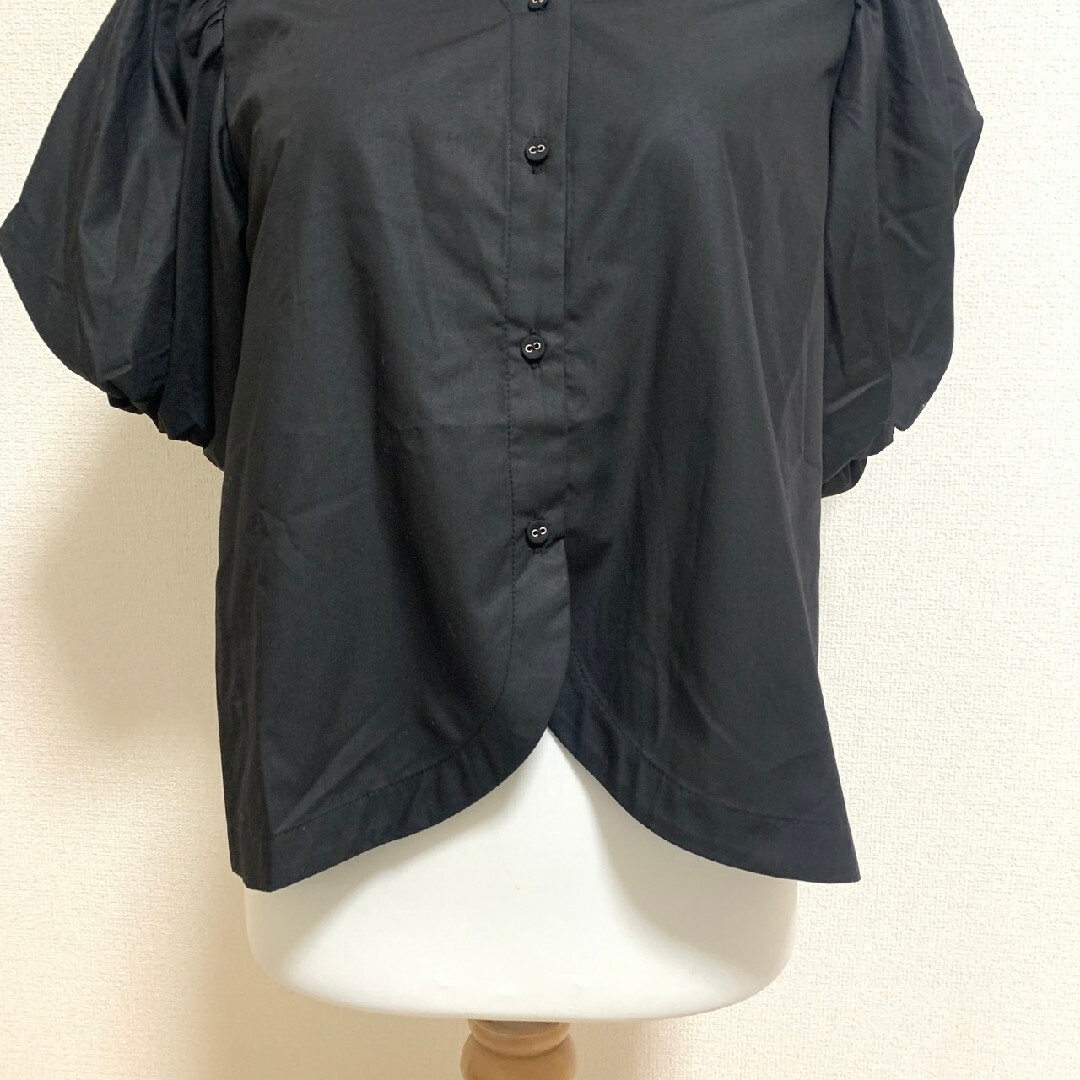 ラブアンドピースプロジェクト L ブラウス ボリューム袖 きれいめ ブラック レディースのトップス(シャツ/ブラウス(半袖/袖なし))の商品写真