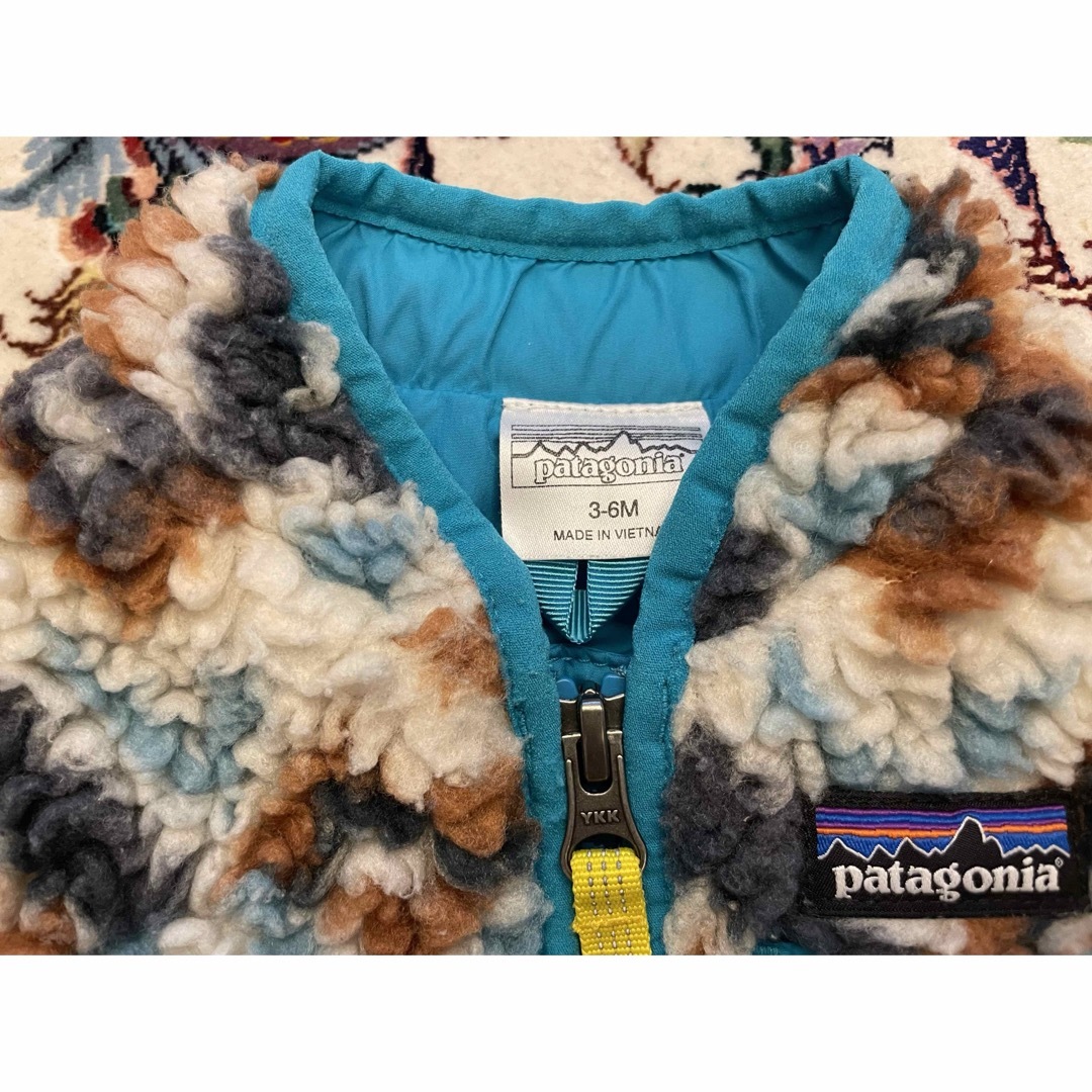 patagonia(パタゴニア)のパタゴニア　ベビーレトロXベスト　3-6M キッズ/ベビー/マタニティのベビー服(~85cm)(カーディガン/ボレロ)の商品写真