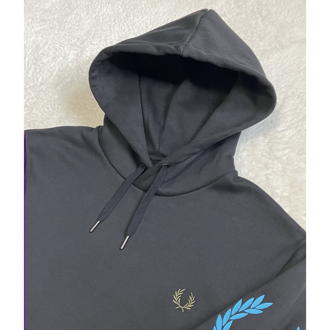 FRED PERRY(フレッドペリー)の【美品】フレッドペリー Graphic Branding  スウェット  M メンズのトップス(パーカー)の商品写真