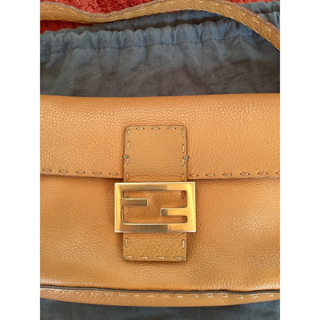 FENDI(フェンディ)のフェンディ　バゲット　バック レディースのバッグ(ショルダーバッグ)の商品写真