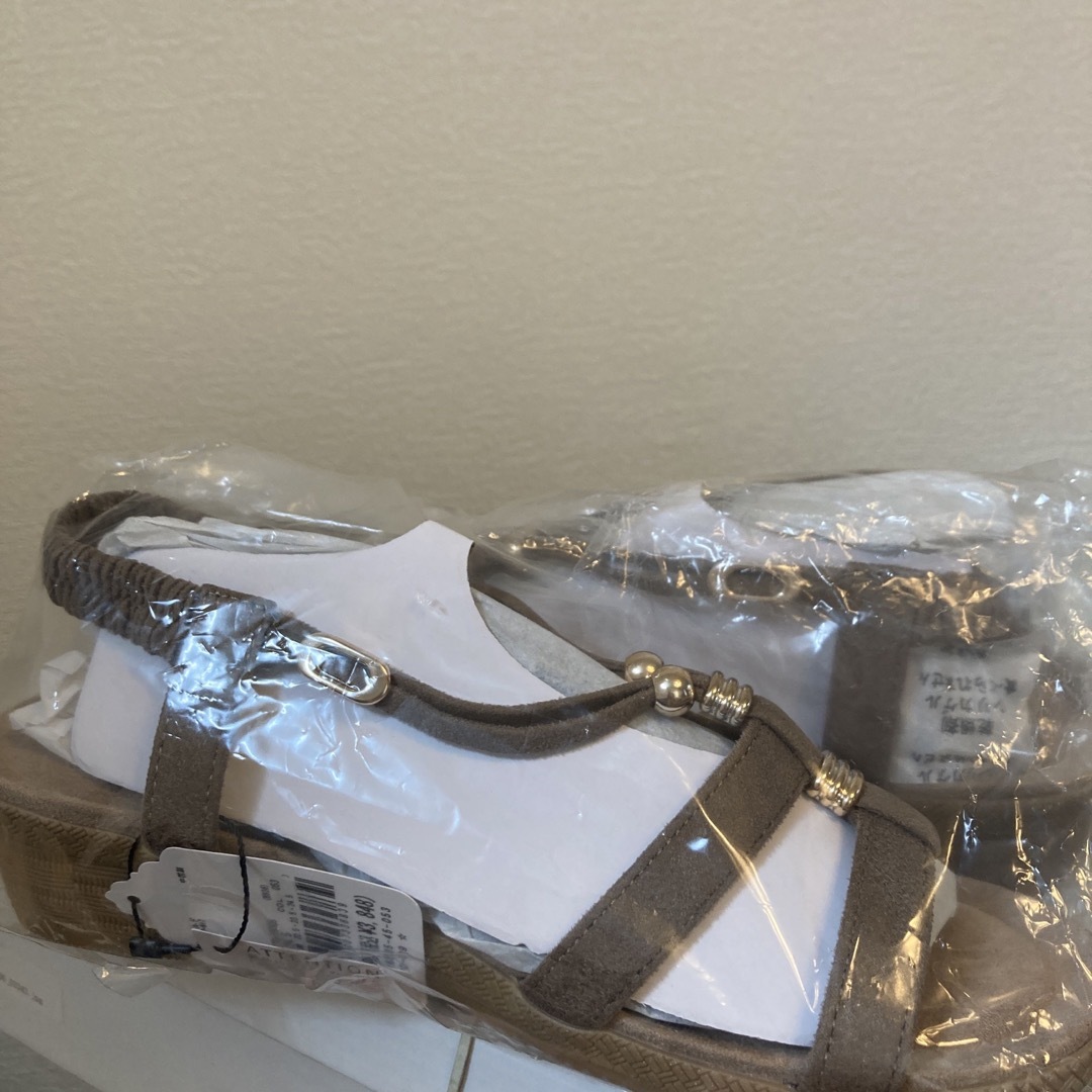 SHOO・LA・RUE(シューラルー)の新品✨タグ付き♪ シューラルー  ふかふか サンダル　24.5センチ レディースの靴/シューズ(サンダル)の商品写真