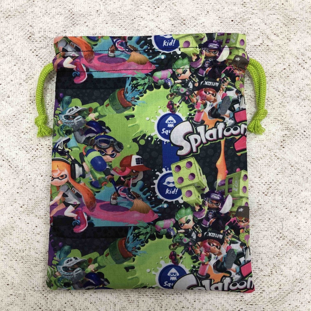 ハンドメイド🌟巾着袋🌟スプラトゥーン ハンドメイドのキッズ/ベビー(外出用品)の商品写真