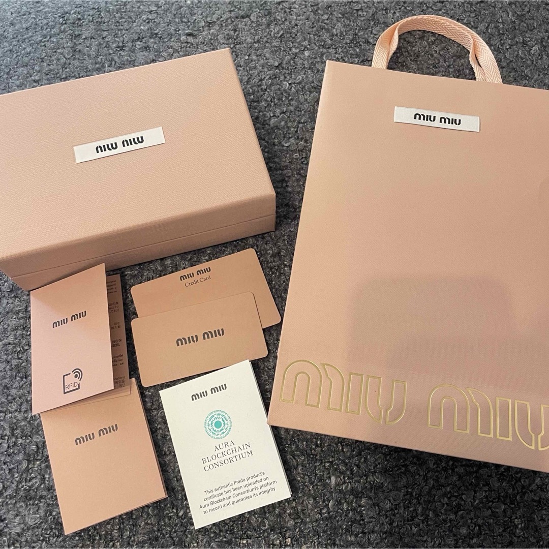 miumiu(ミュウミュウ)の【miu miu】ショッパー ギフトボックス レディースのバッグ(ショップ袋)の商品写真