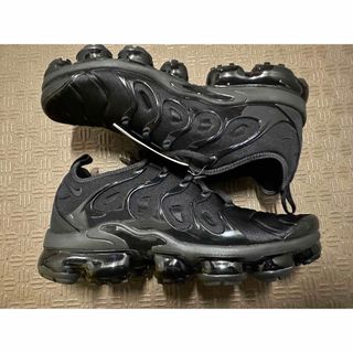 ナイキ(NIKE)のNIKE AIR VAPORMAX PLUS TRIPLE BLACK 27.5(スニーカー)