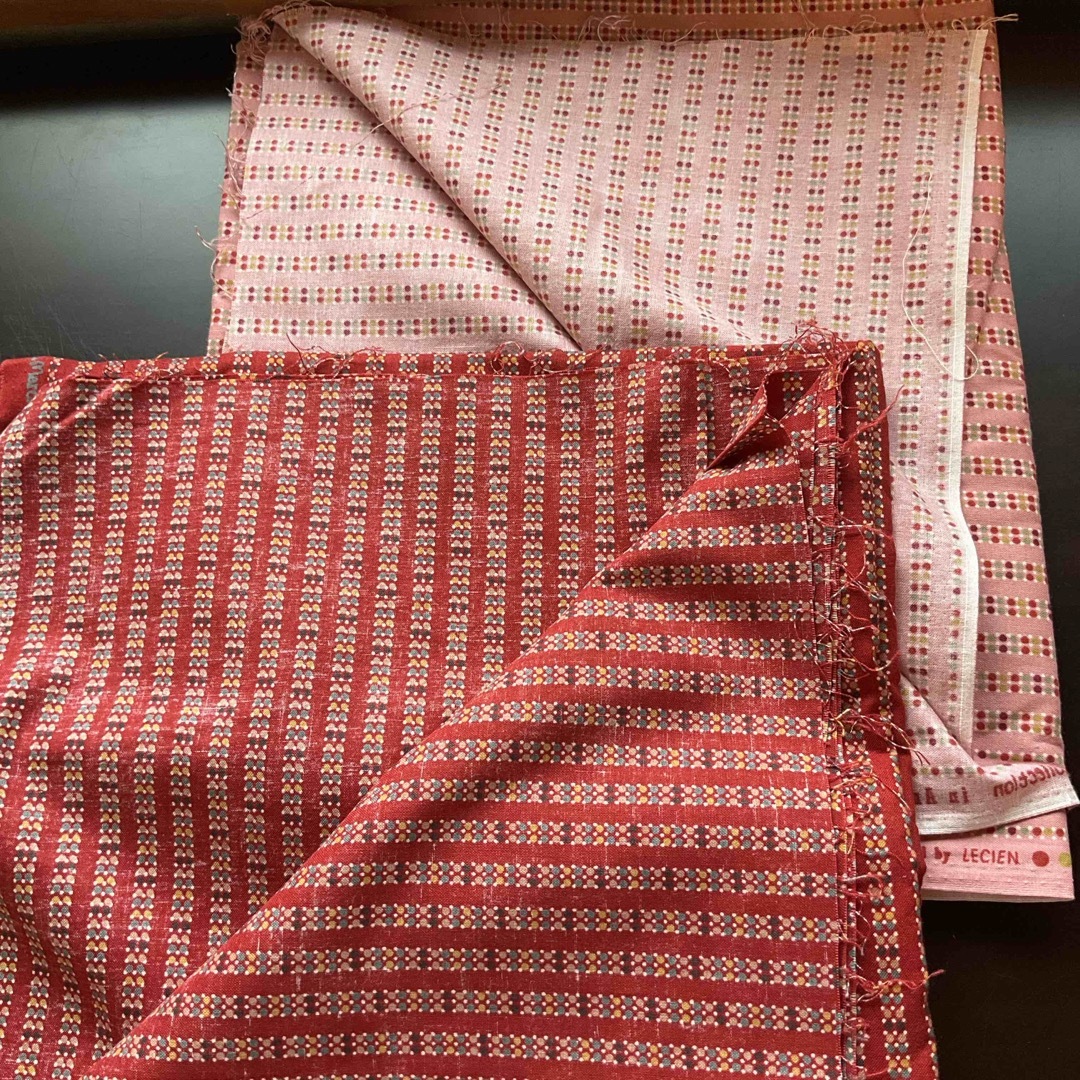 パッチワーク生地　赤とピンク　セット ハンドメイドの素材/材料(生地/糸)の商品写真